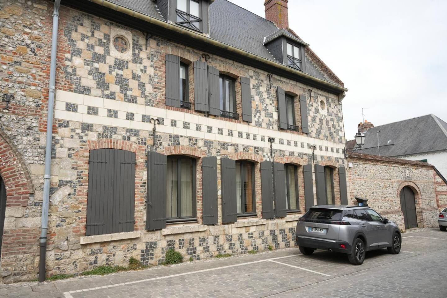 Le Clos De St Val 5 *